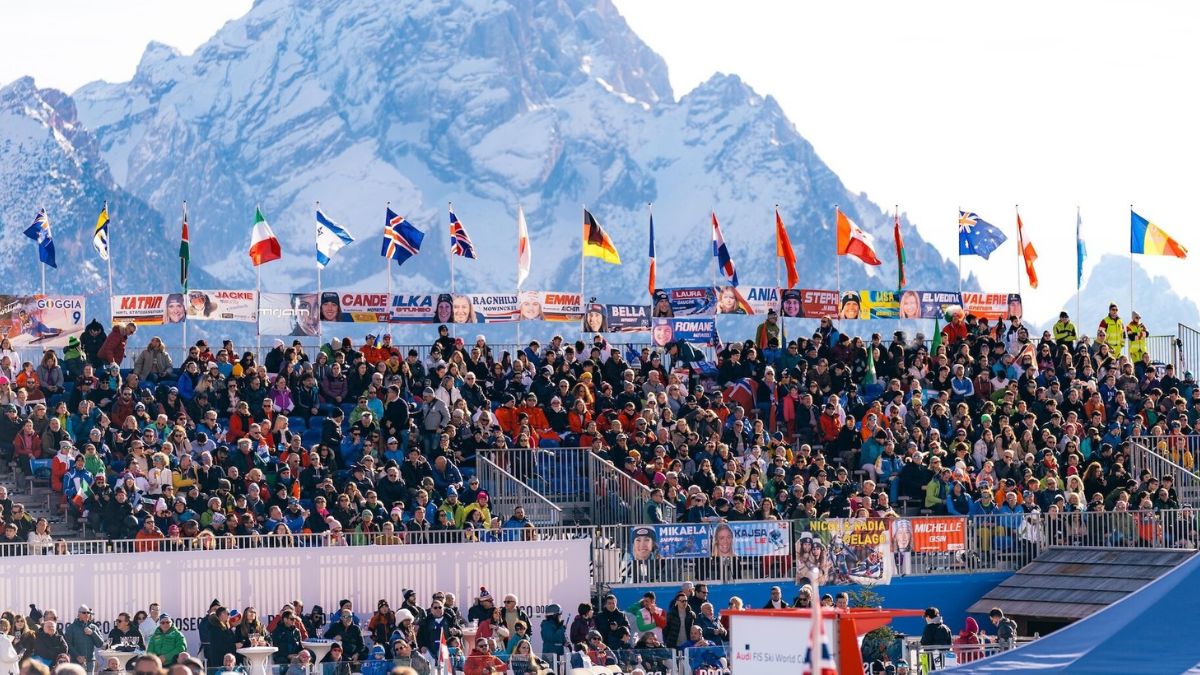 Sabotaggio ai treni, arriva la rivendicazione degli anarchici: «Fuoco alle Olimpiadi e a chi le produce»