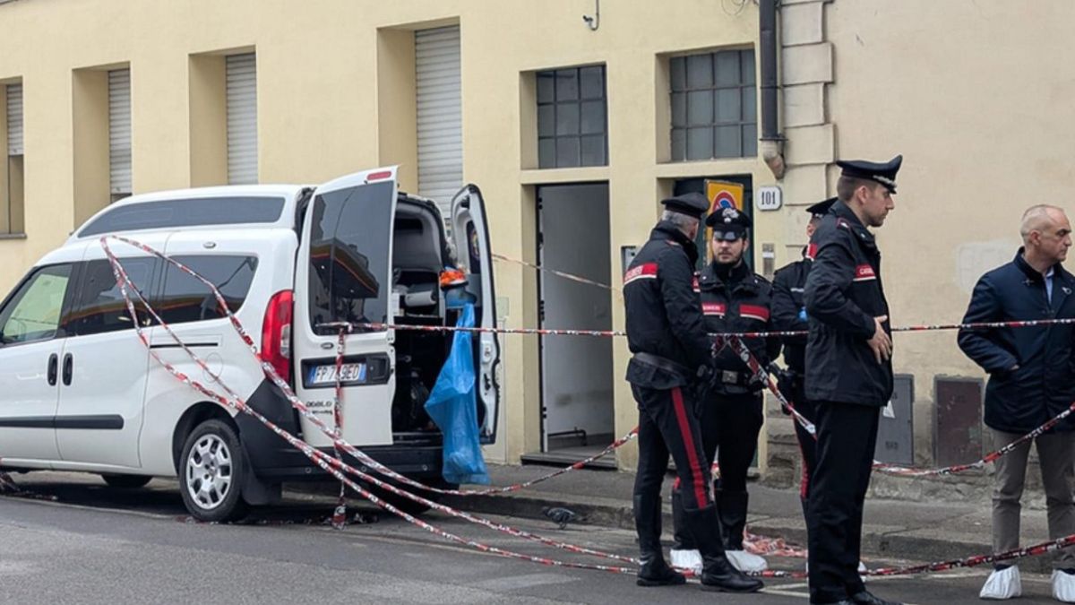 uomo trovato morto in casa a firenze ipotesi omicidio ci sono anche altri feriti da Thesocialpost.it uomo trovato morto in casa a firenze ipotesi omicidio ci sono anche altri feriti