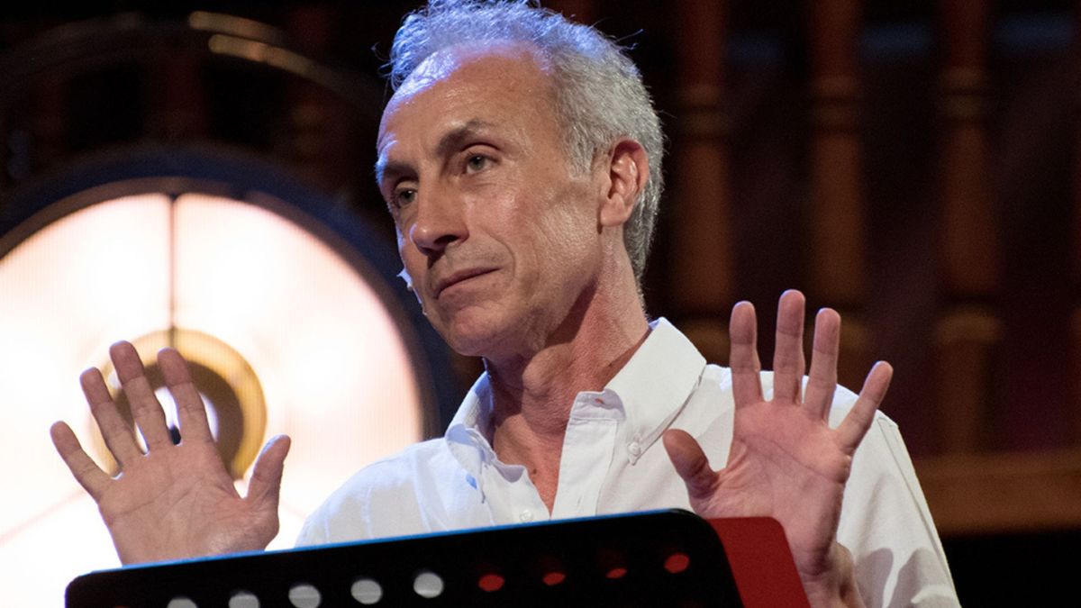 furto anomalo ladro nel camerino di travaglio durante lo spettacolo gli ruba tutto tranne8230 da Thesocialpost.it furto anomalo ladro nel camerino di travaglio durante lo spettacolo gli ruba tutto tranne8230