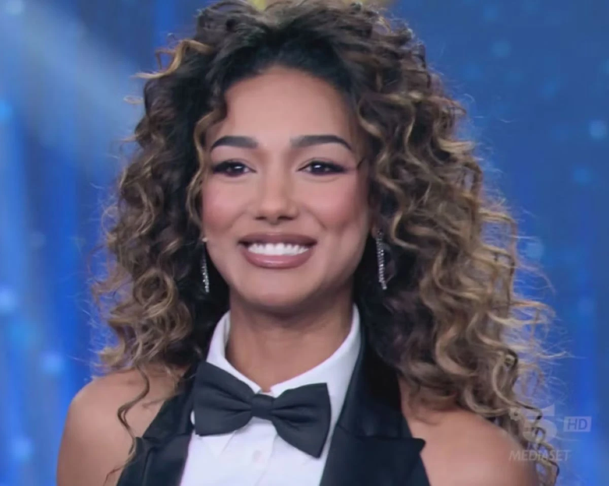 Samira Lui nello studio di Striscia La Notizia