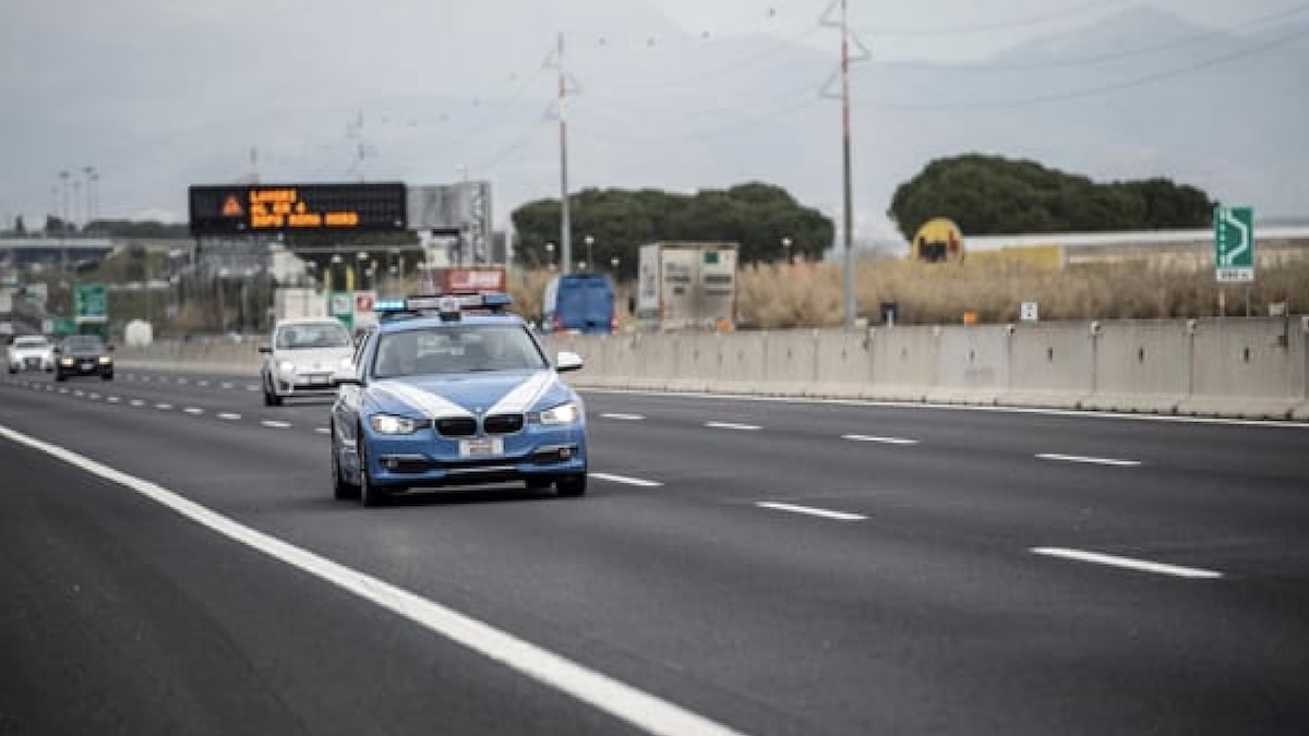 far west nell8217autostrada italiana inseguimento finisce in sparatoria 200 successo di tutto da Thesocialpost.it far west nell8217autostrada italiana inseguimento finisce in sparatoria 200 successo di tutto