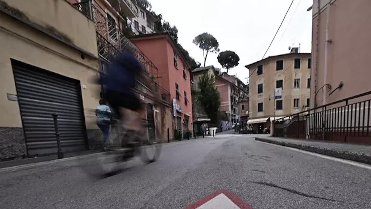 Ingresso di una scuola elementare a Piacenza, immagine di repertorio dell'episodio