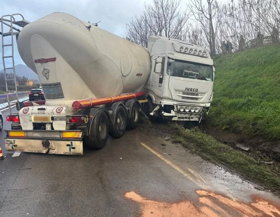 Interventi di soccorso e gestione dell’emergenza dopo l’incidente del tir