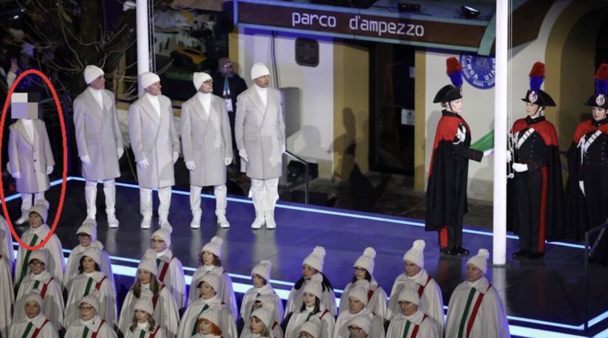 Cerimonia inaugurale Milano-Cortina 2026: alzabandiera con il giovane protagonista e i campioni di Torino 2006