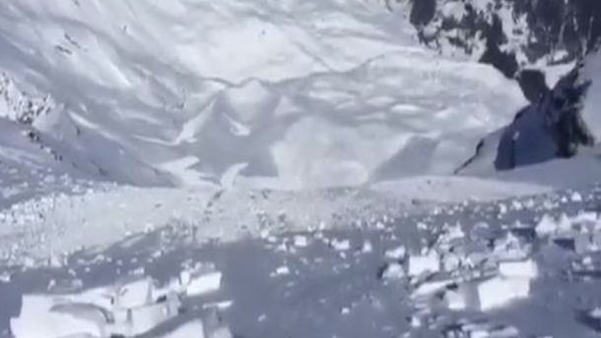 Italia, enorme valanga  travolge un gruppo di persone. Soccorsi e ricerche sul posto