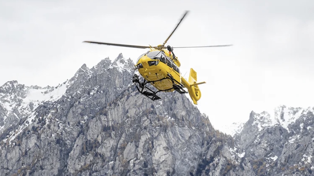 Soccorritori in azione dopo una valanga sul Monte Cornaccia in Valdidentro
