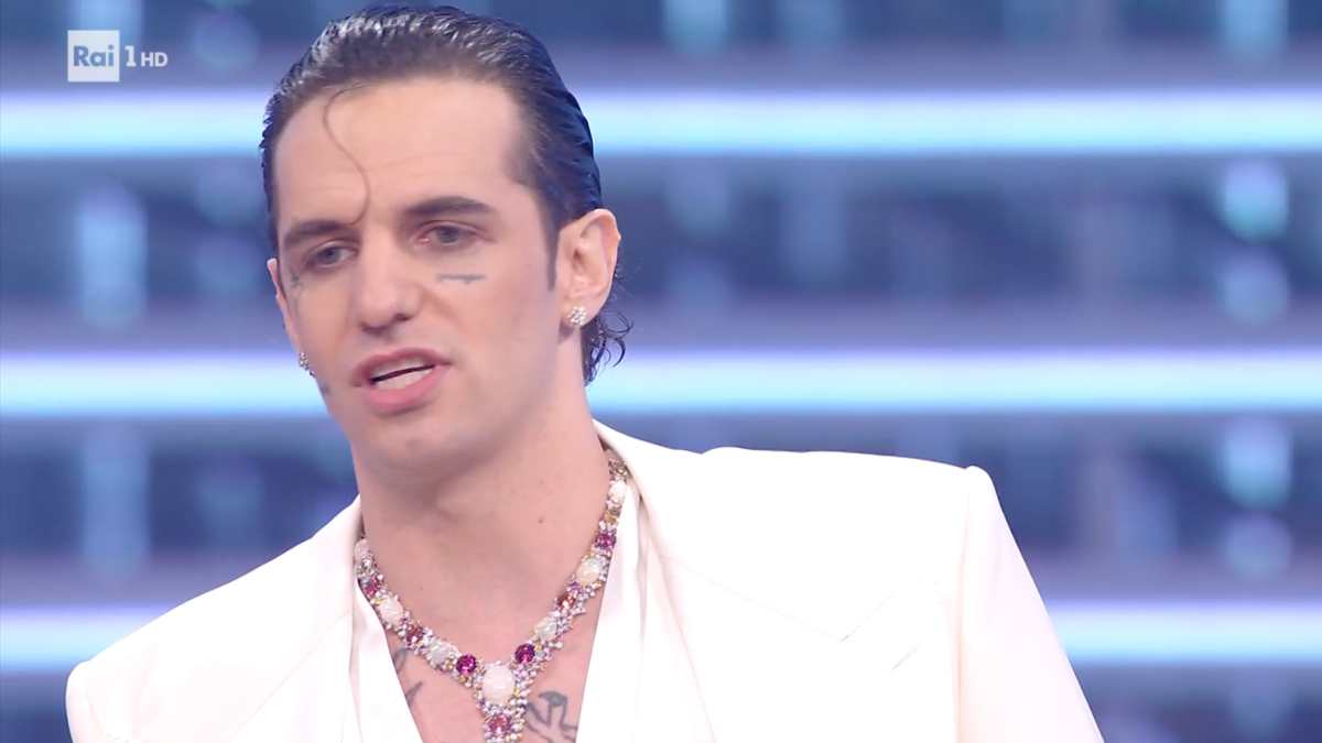 Achille Lauro canta per Crans Montana: a Sanremo il ricordo delle 41 vittime prende voce Achille Lauro canta per Crans Montana: a Sanremo il ricordo delle 41 vittime prende voce