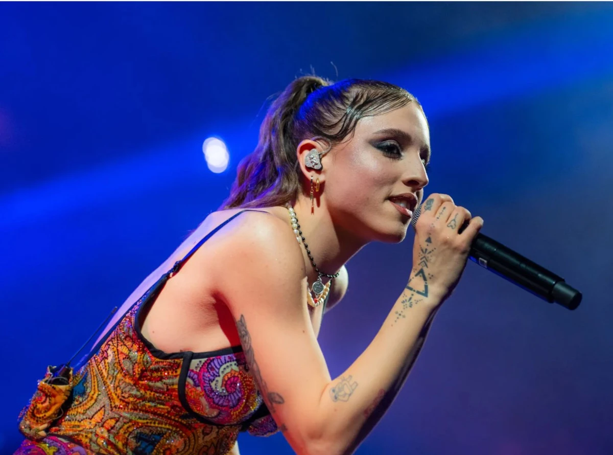 Angelina Mango sul palco del Festival di Sanremo