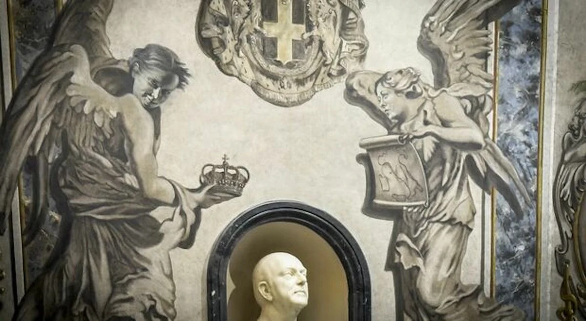 Dettaglio dell’angelo nella Basilica di San Lorenzo in Lucina a Roma dopo il restauro