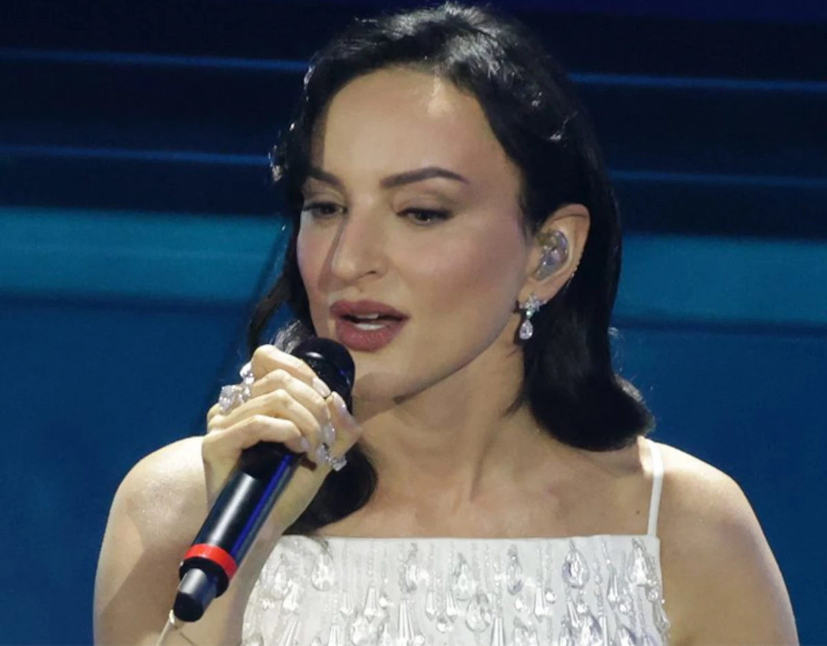 Arisa a Sanremo 2026 durante l'esibizione