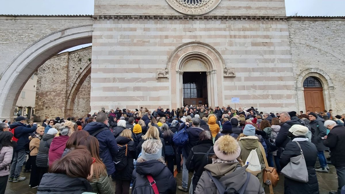 Assisi, per la prima volta l’ostensione delle spoglie di San Francesco: attesi 450mila pellegrini Assisi, per la prima volta l’ostensione delle spoglie di San Francesco: attesi 450mila pellegrini