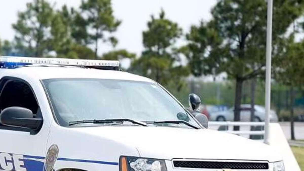 Auto contro supermercato, è dramma: morti e feriti