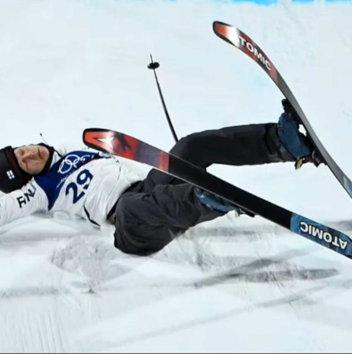 Intervento dei soccorsi dopo la caduta dell’atleta Elias Lajunen a Livigno