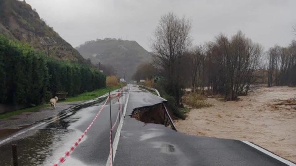 lasciate subito le abitazioni allarme in italia il fiume esonda appello drammatico del sindaco da Thesocialpost.it lasciate subito le abitazioni allarme in italia il fiume esonda appello drammatico del sindaco