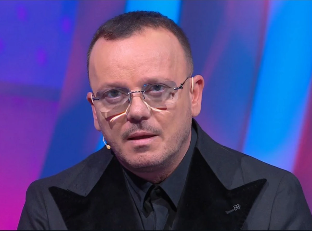 Gigi D’Alessio accolto dall’ovazione del pubblico a C’è Posta per Te