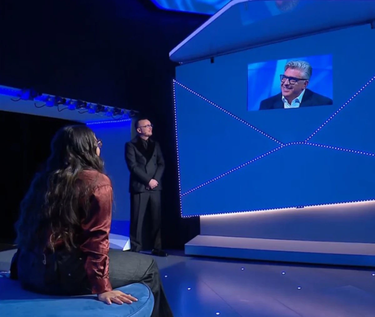 Momento emozionante con Gigi D’Alessio e Maria De Filippi a C’è Posta per Te