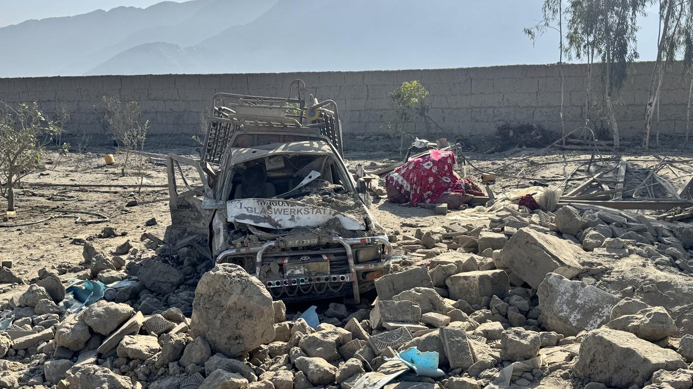 terrore al confine pakistan bombarda sette siti in afghanistan decine di morti tra cui bambini da Thesocialpost.it terrore al confine pakistan bombarda sette siti in afghanistan decine di morti tra cui bambini