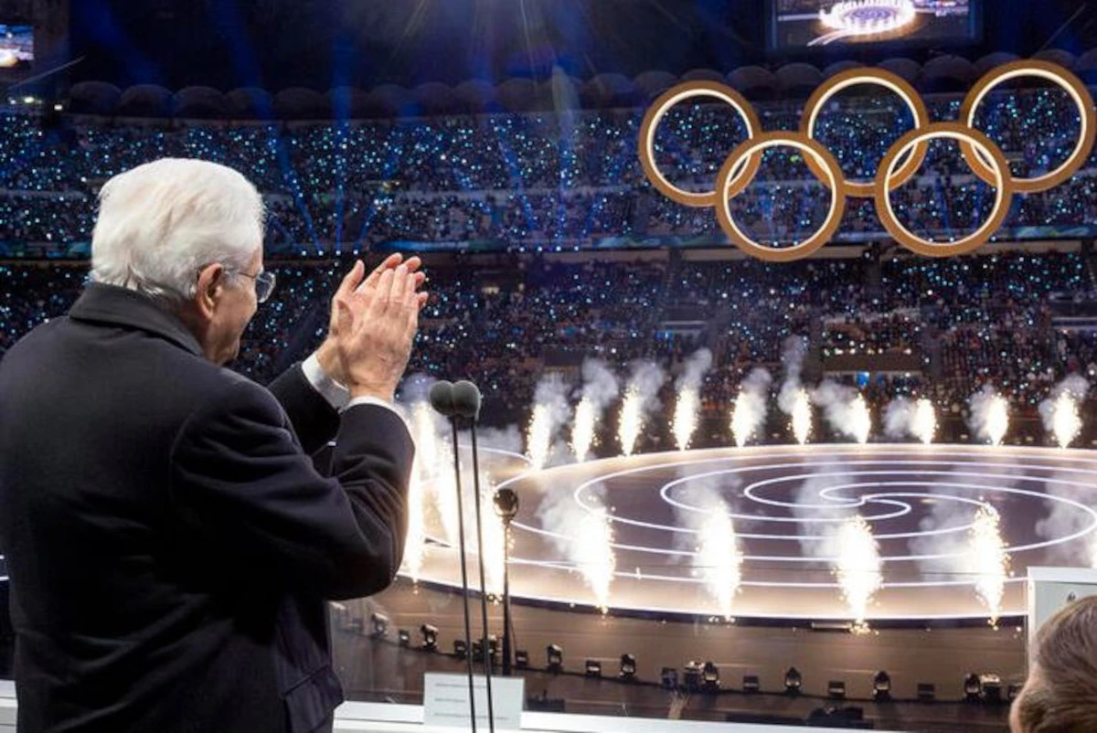 Inquadratura di Mattarella in prima fila durante la cerimonia d’apertura