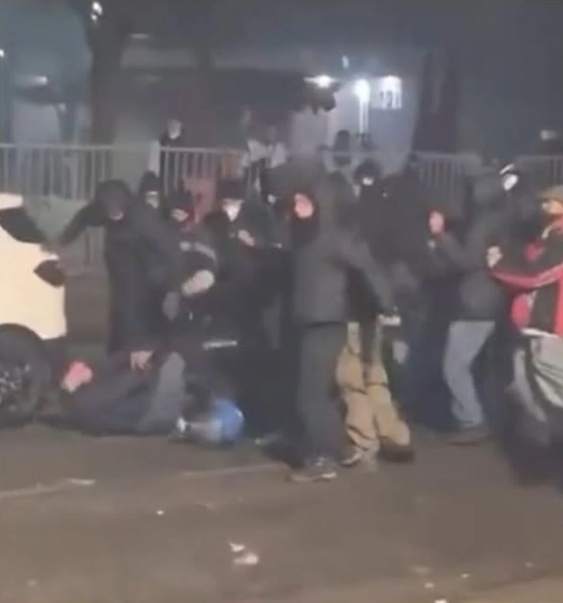 Scontri a Torino, agenti feriti durante gli scontri vicino ad Askatasuna