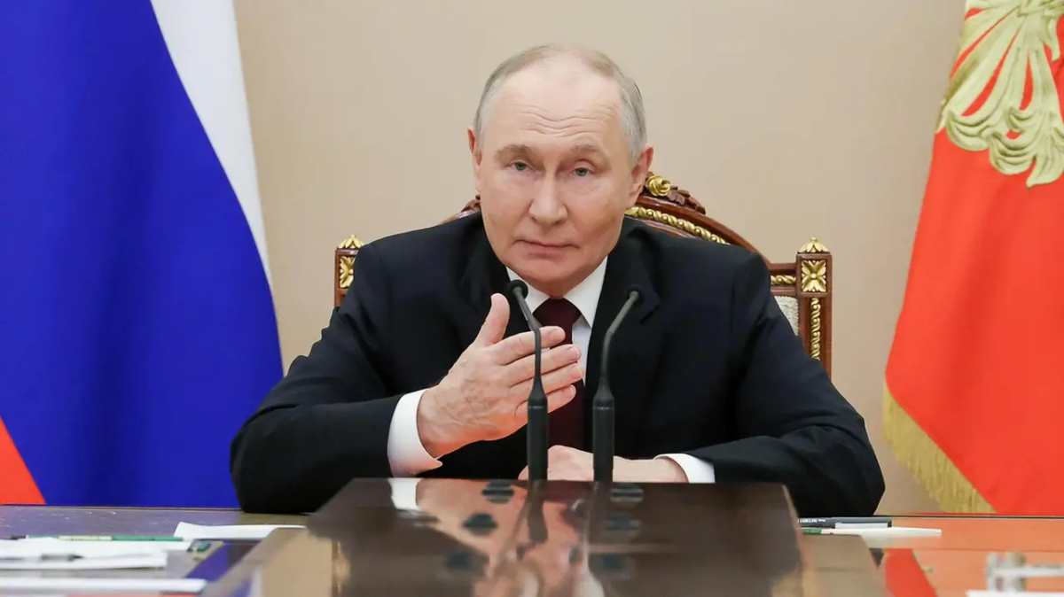 Putin, il messaggio gela l’Europa: “La Russia continuerà a rafforzare le proprie forze armate”