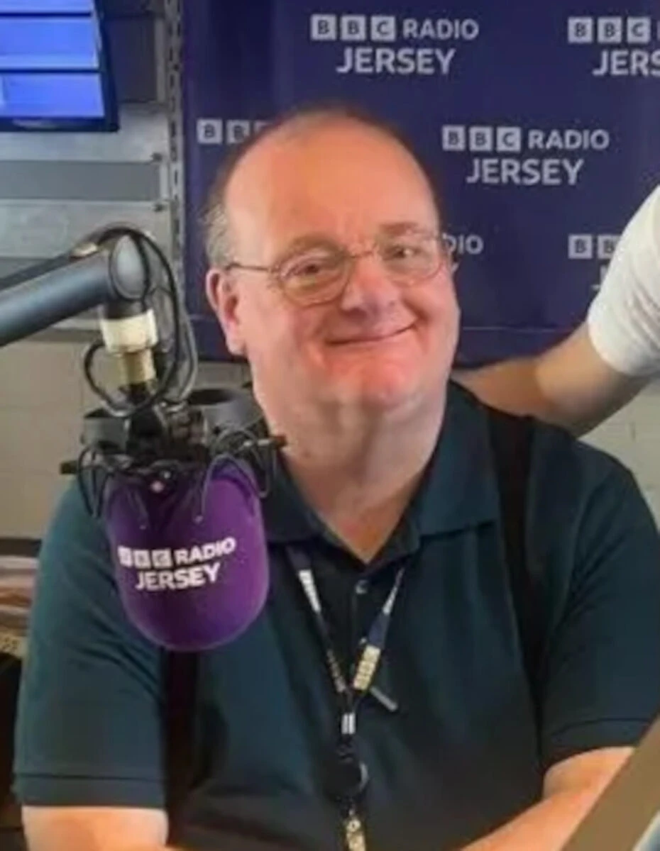 Microfono e studio radiofonico, simbolo della carriera di Phil Taylor