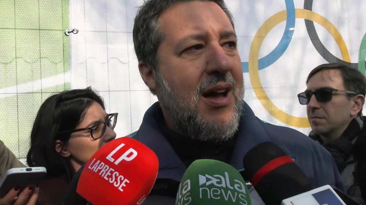 Rogoredo, Salvini cambia linea: “Chi sbaglia in divisa paga di più”. Ma aveva contestato l’inchiesta