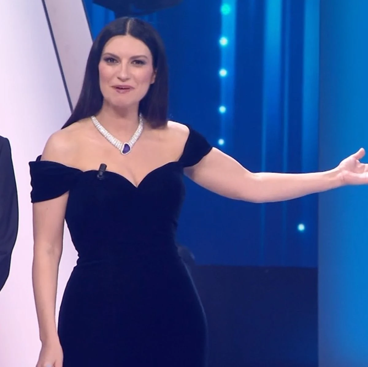 Festival di Sanremo 2026, Laura Pausini e Carlo Conti durante la prima serata