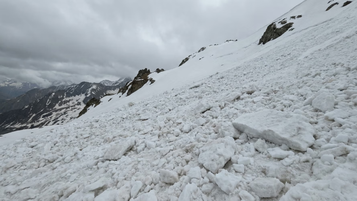 Valanga a Punta Leysser, muore uno scialpinista: coinvolto un gruppo di cinque persone