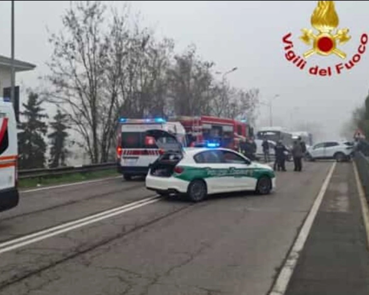 Incidente a Novara in corso Vercelli: auto distrutte dopo scontro frontale