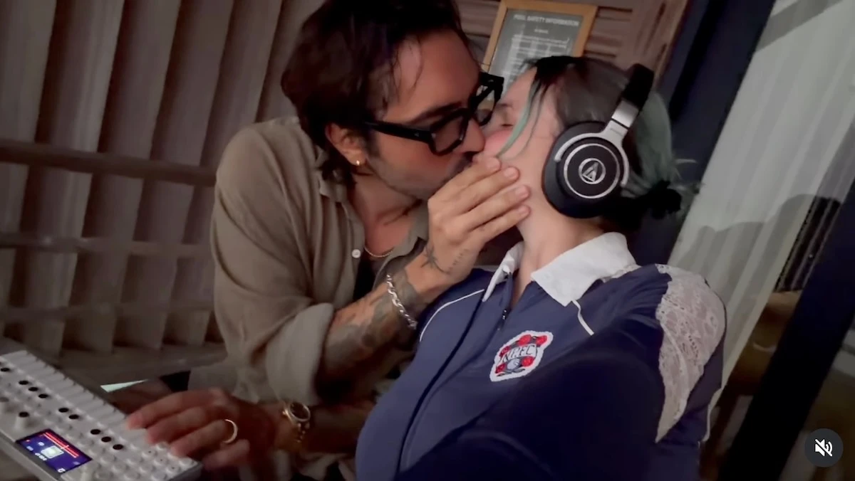 Frame del videoclip Tuttaluce di Rose Villain