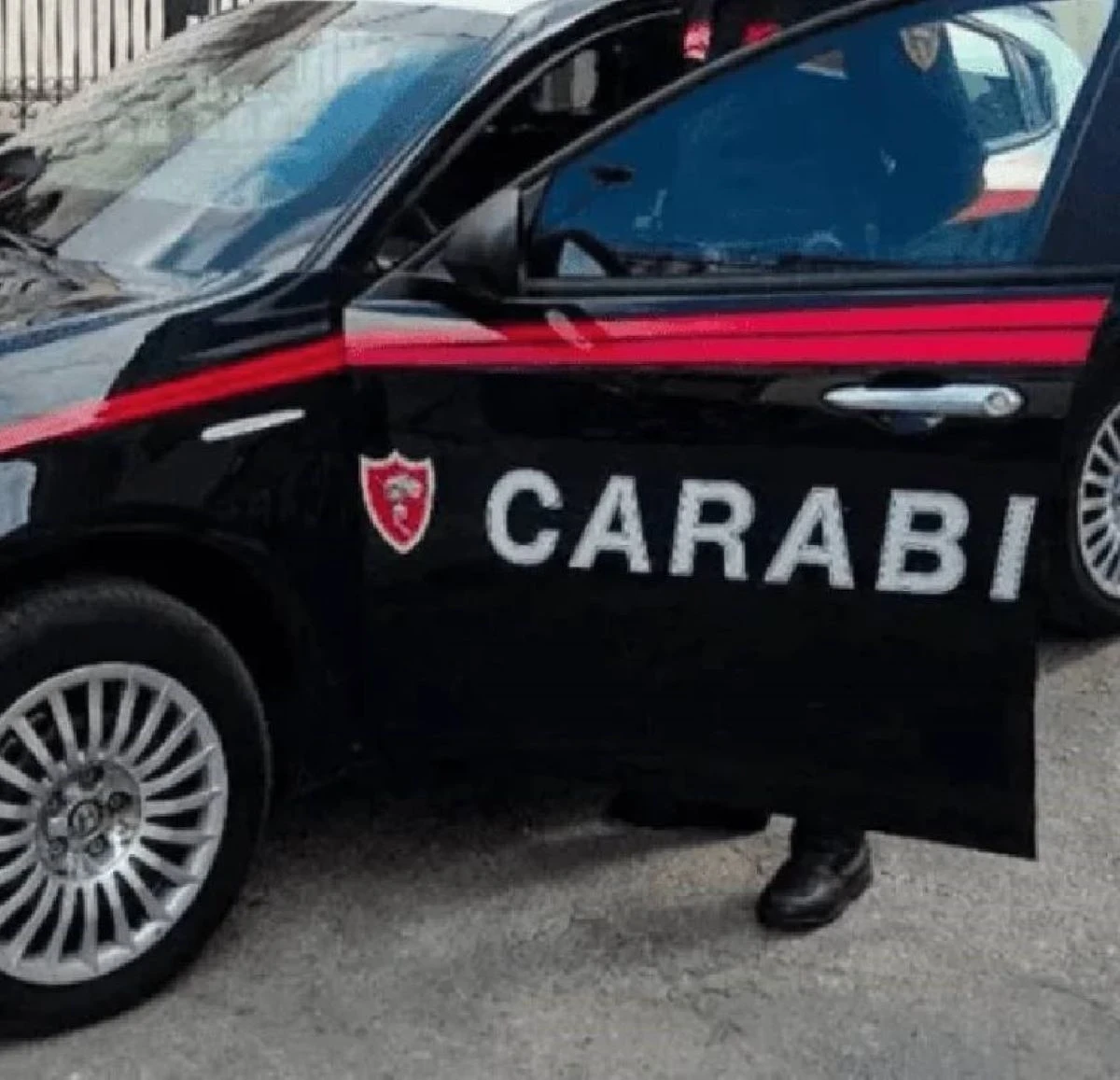 Carabinieri impegnati nei rilievi e negli accertamenti sul posto