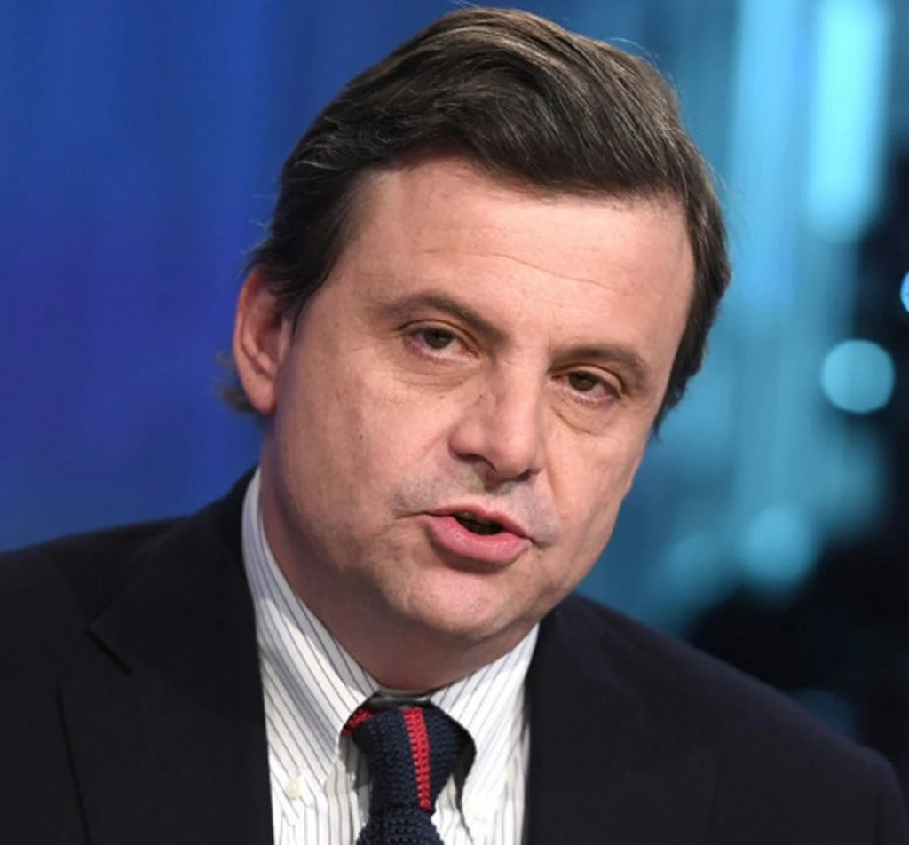 Carlo Calenda in primo piano durante un evento politico