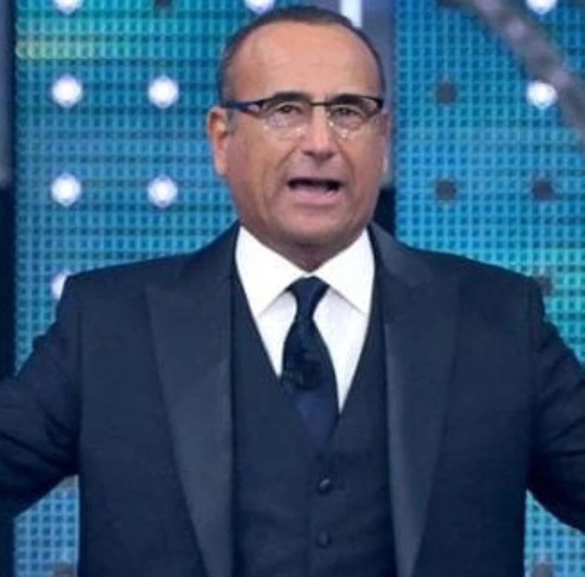 Carlo Conti, volto Rai e possibile giurato del programma