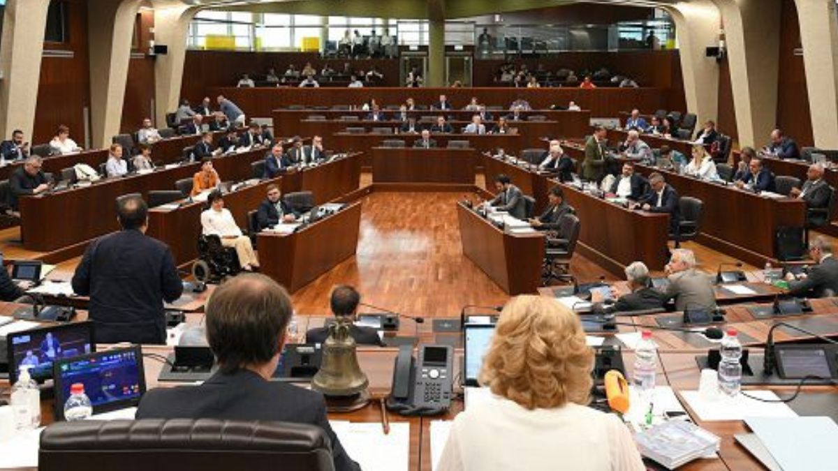 fontana minacciato alla vigilia del referendum lo scontro politico supera il limite scatta la denuncia da Thesocialpost.it fontana minacciato alla vigilia del referendum lo scontro politico supera il limite scatta la denuncia