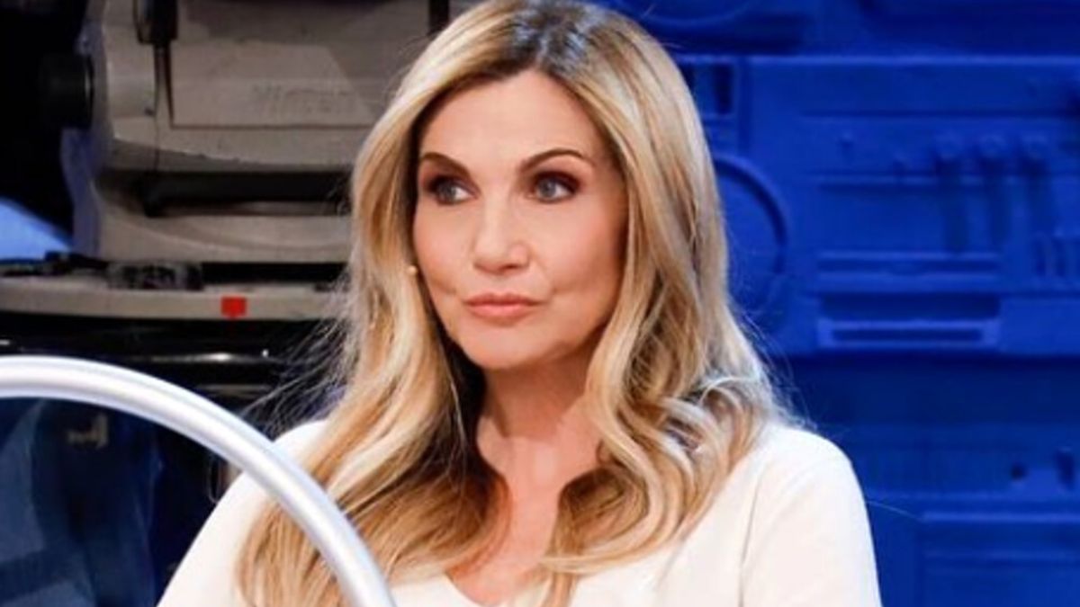 Amici, Lorella Cuccarini si infuria e scoppia in lacrime: “È una porcata…”