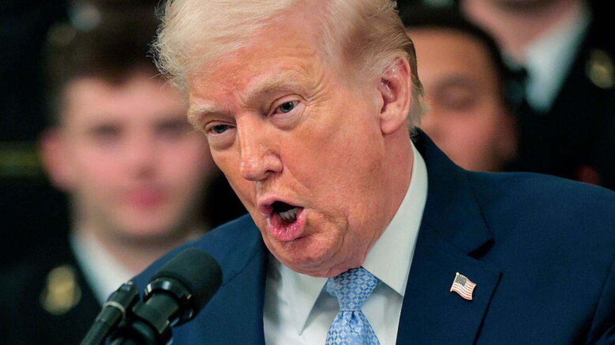 Trump vira sui negoziati mentre crolla nei sondaggi: segnali contraddittori sulla guerra in Iran