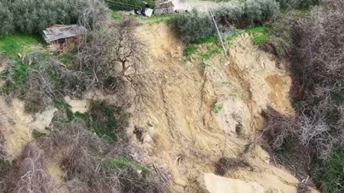 frana a silvi crolla una villetta strade inghiottite e famiglie evacuate da Thesocialpost.it frana a silvi crolla una villetta strade inghiottite e famiglie evacuate