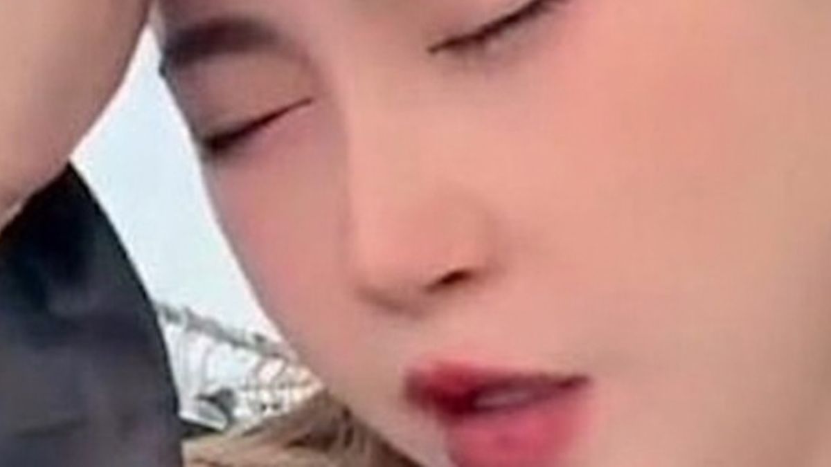 “Non mi sento bene”. La star dei social si accascia in diretta, poi il drammatico annuncio: tragedia shock “Non mi sento bene”. La star dei social si accascia in diretta, poi il drammatico annuncio: tragedia shock