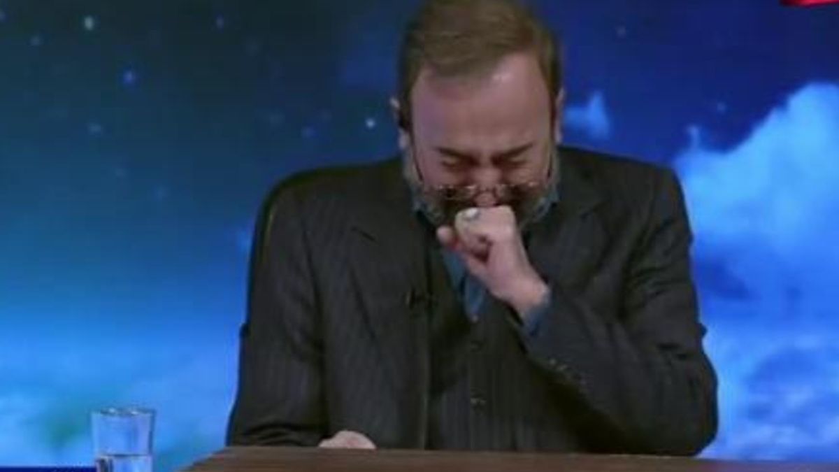 Pianto in diretta, il conduttore scoppia in lacrime dopo l’annuncio