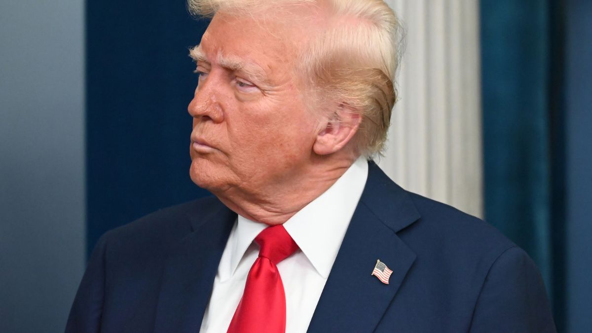 “Un ped*** e un criminale”. Attacco shock dall’Italia a Trump, esplode il caso negli Usa