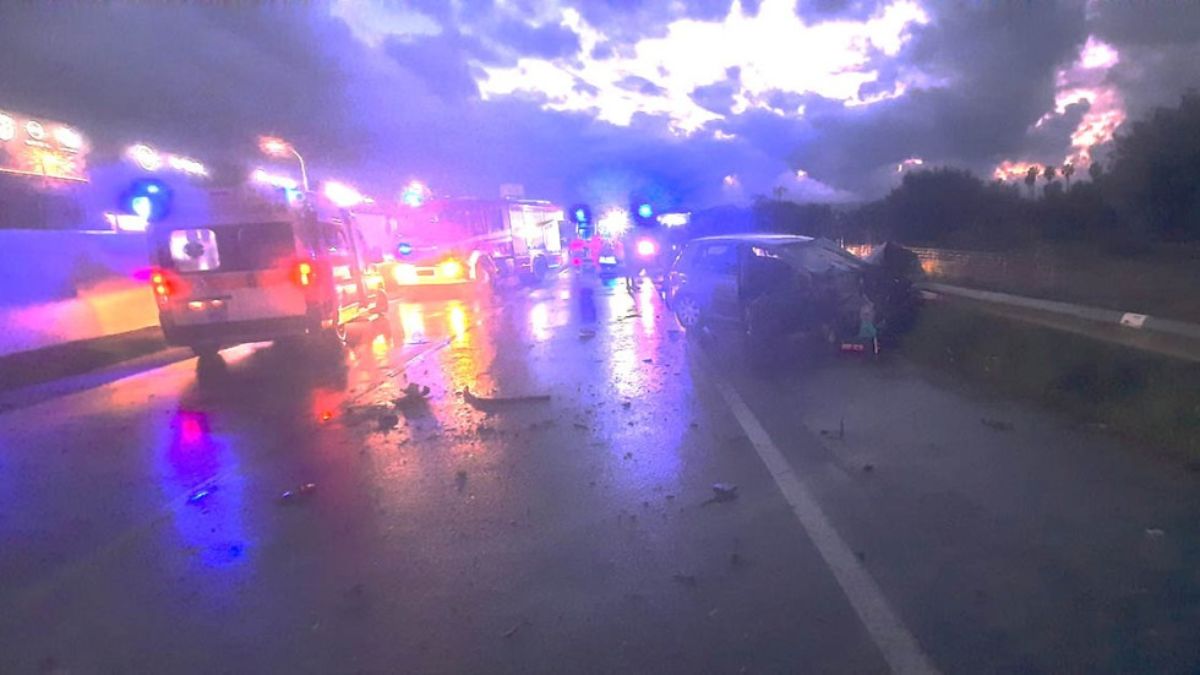 incidente spaventoso in italia due morti schianto devastante tutto bloccato da Thesocialpost.it incidente spaventoso in italia due morti schianto devastante tutto bloccato