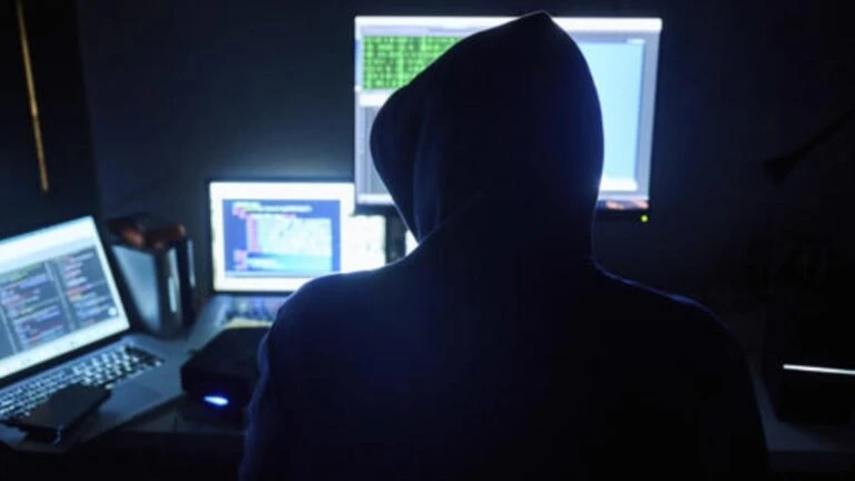 Hacker e rischio cyber: l’allarme per possibili disservizi bancari