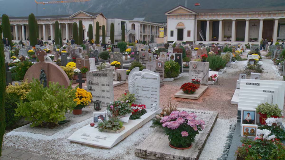 profanata anche la sua tomba lei come pamela genini orrore nel cimitero italiano da Thesocialpost.it profanata anche la sua tomba lei come pamela genini orrore nel cimitero italiano
