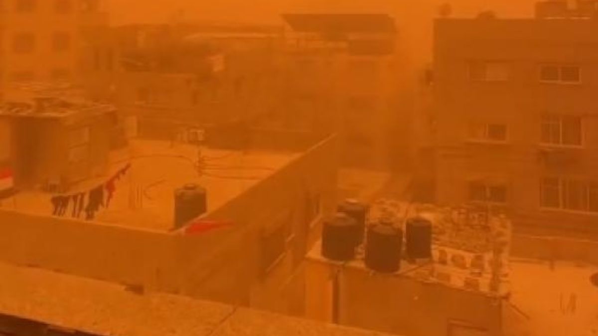 Gaza colpita da tempesta di sabbia: il cielo diventa arancione Gaza colpita da tempesta di sabbia: il cielo diventa arancione