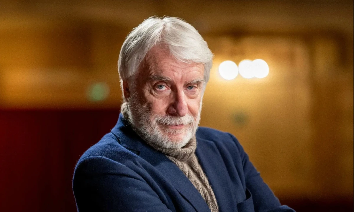 Paolo Crepet in un frame dell'intervista: critiche a Sanremo