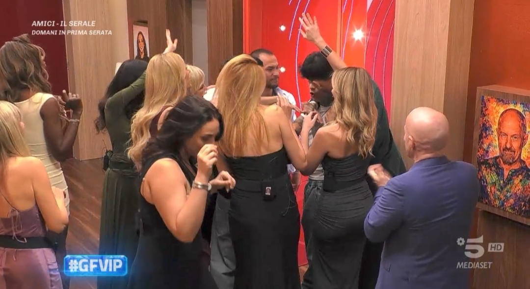 ha aperto la porta e se n8217232 andato shock al grande fratello il concorrente abbandona la casa da Thesocialpost.it ha aperto la porta e se n8217232 andato shock al grande fratello il concorrente abbandona la casa