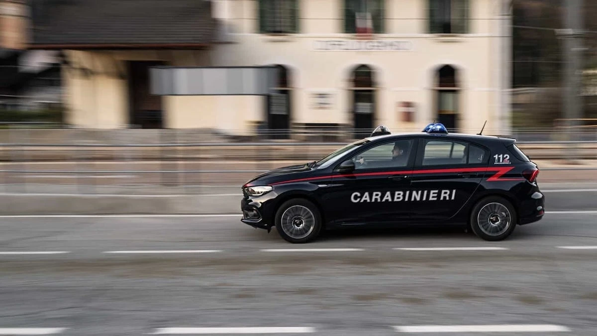 Pattuglie dei carabinieri impegnate nei controlli dopo un inseguimento