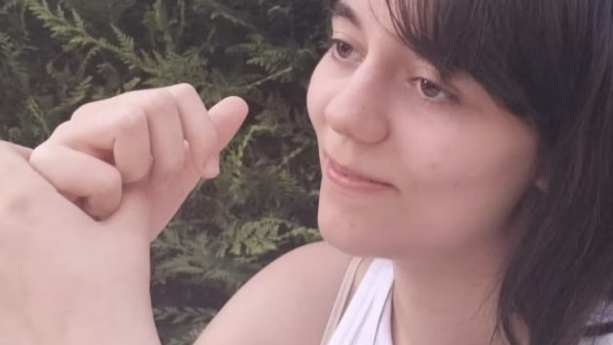 esce di casa per andare a scuola ma scompare nel nulla si cerca disperatamente elena troppo piccola da Thesocialpost.it esce di casa per andare a scuola ma scompare nel nulla si cerca disperatamente elena troppo piccola