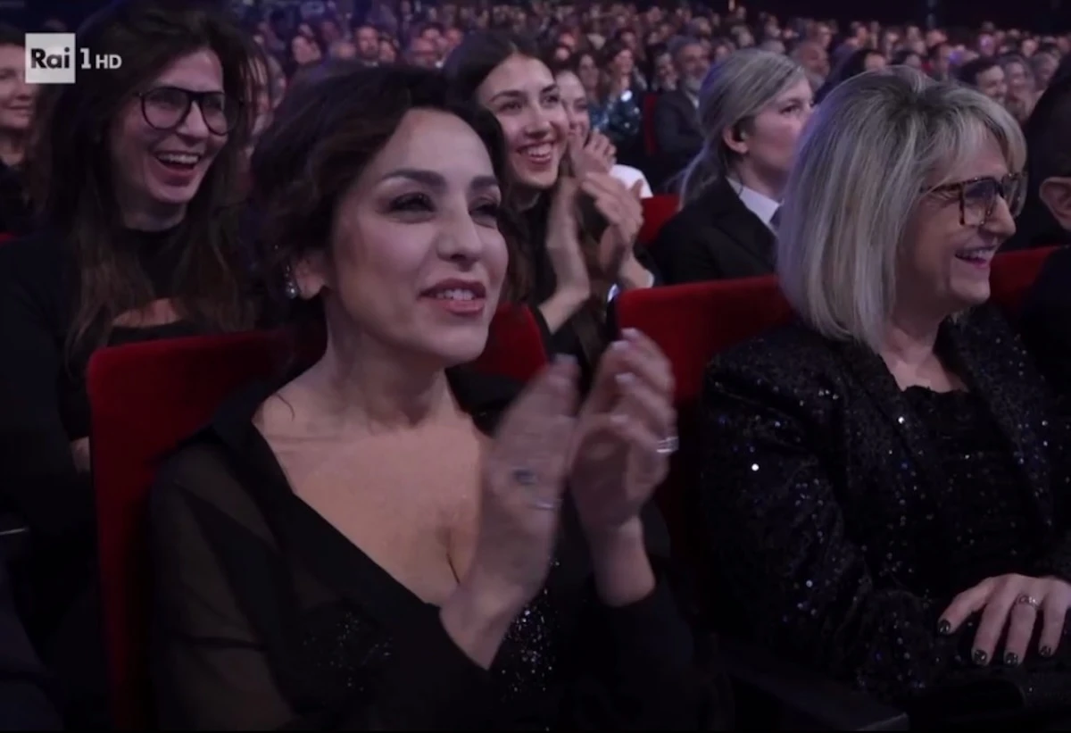 Laura Pausini e Carlo Conti durante Sanremo 2026