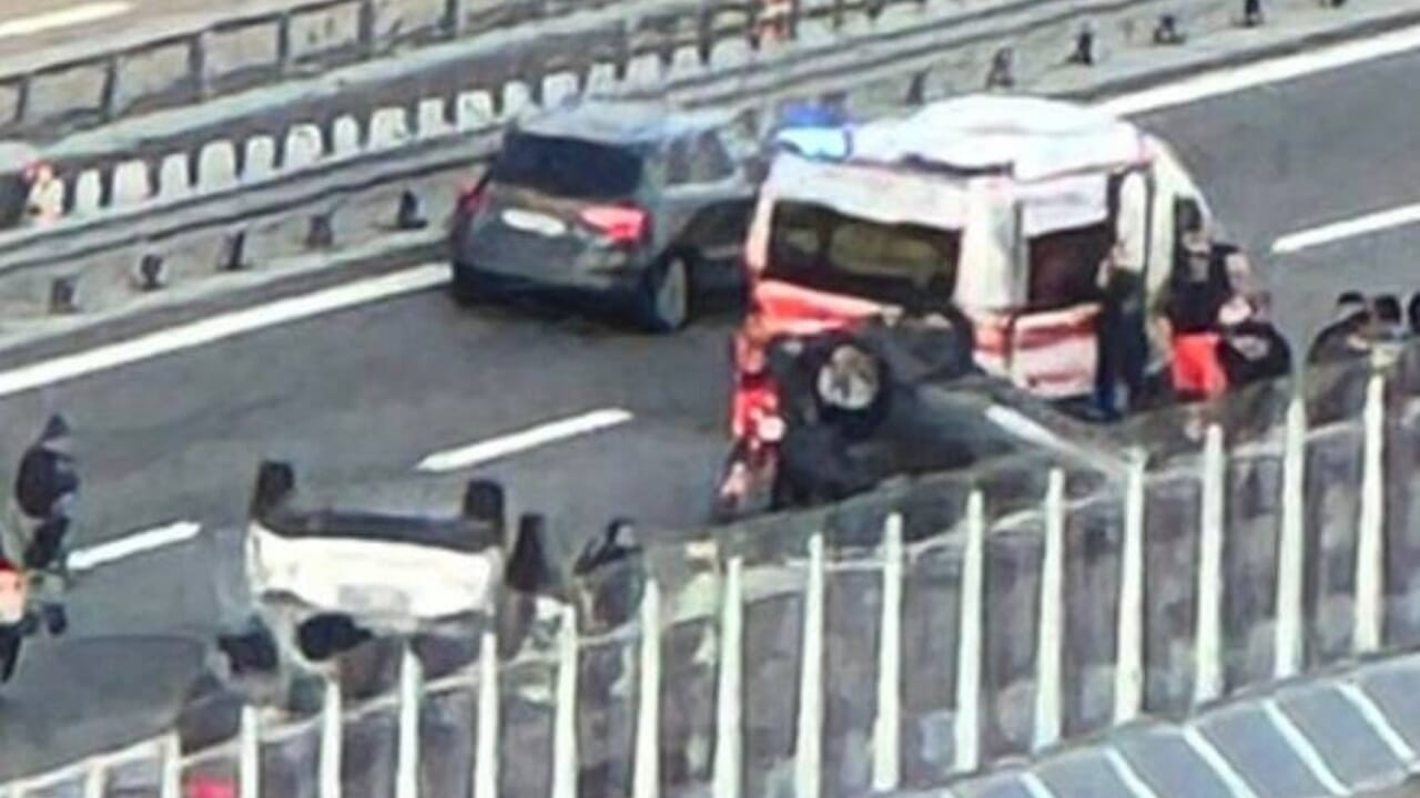 Incidente poco fa in Italia, auto ribaltata! Traffico in tilt: “Tutto bloccato”
